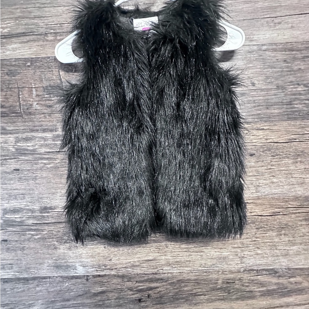 The Children's Place Black Faux Fur Vest Girls 5/6